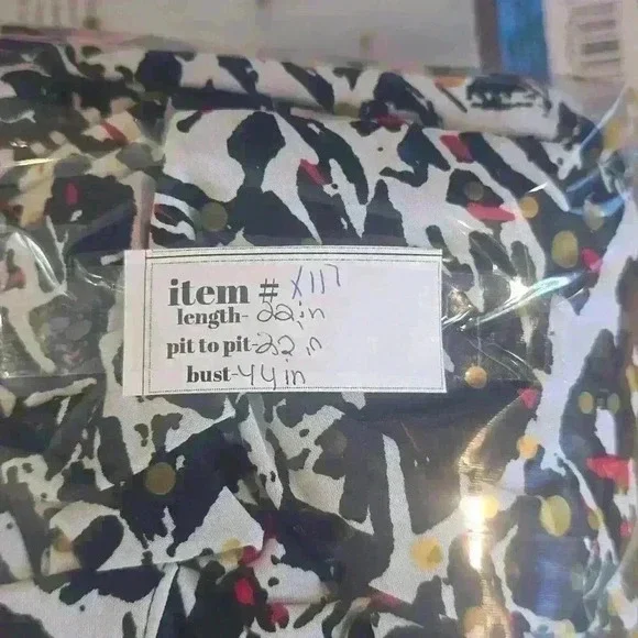 X117 Notation mock 2 piece black and red loose fit size large - Picture 8 of 8